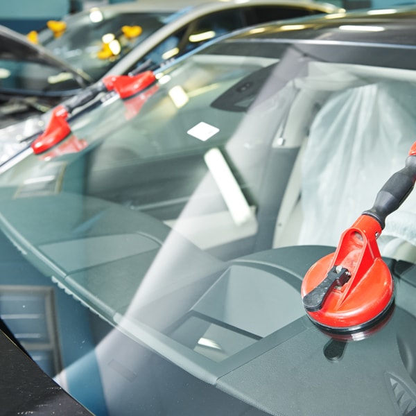 Which auto glass service to contact when windshield is shattered  in Indiantown Florida