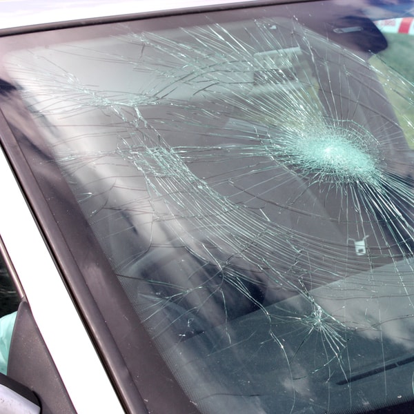 which auto glass replacement service to contact and what does it cost to fix windshield 